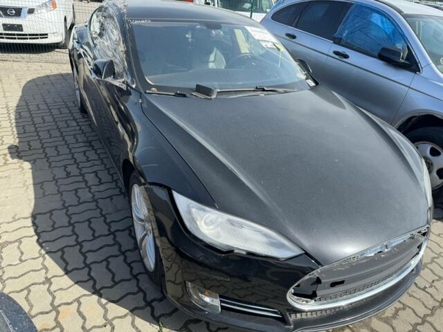 Черный Тесла Модель С, объемом двигателя 0 л и пробегом 187 тыс. км за 10500 $, фото 1 на Automoto.ua