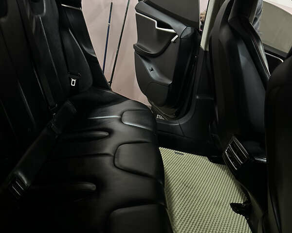 Черный Тесла Модель С, объемом двигателя 0 л и пробегом 125 тыс. км за 13300 $, фото 16 на Automoto.ua