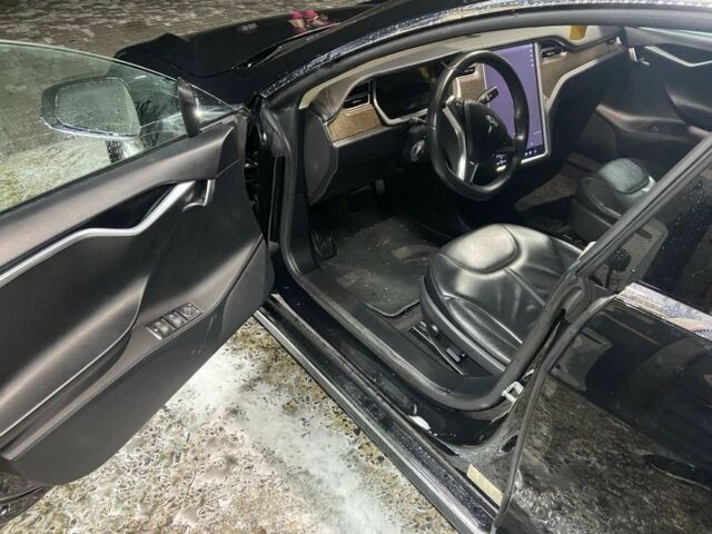 Черный Тесла Модель С, объемом двигателя 0 л и пробегом 192 тыс. км за 11700 $, фото 10 на Automoto.ua