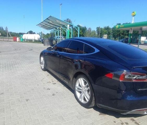 Черный Тесла Модель С, объемом двигателя 0 л и пробегом 300 тыс. км за 12000 $, фото 1 на Automoto.ua