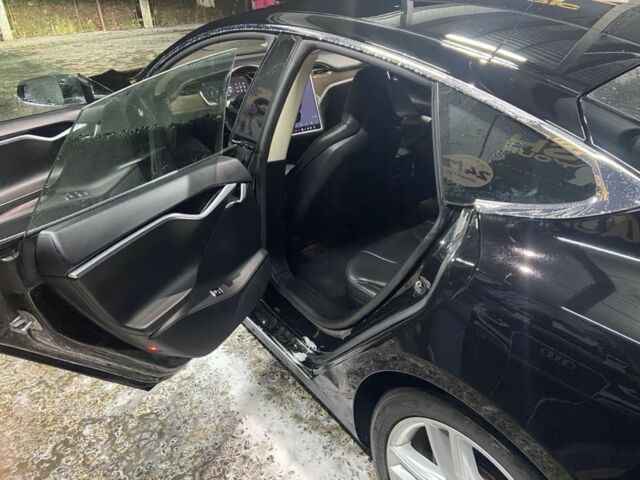 Черный Тесла Модель С, объемом двигателя 0 л и пробегом 192 тыс. км за 11700 $, фото 5 на Automoto.ua