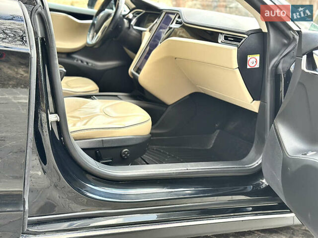 Черный Тесла Модель С, объемом двигателя 0 л и пробегом 208 тыс. км за 18999 $, фото 44 на Automoto.ua