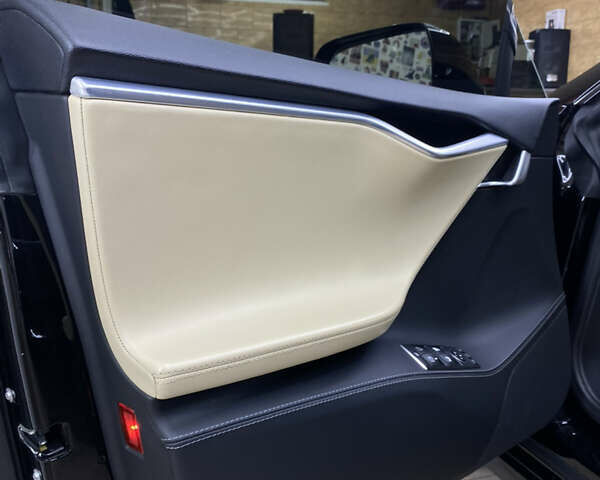 Чорний Тесла Модель С, об'ємом двигуна 0 л та пробігом 145 тис. км за 15900 $, фото 14 на Automoto.ua