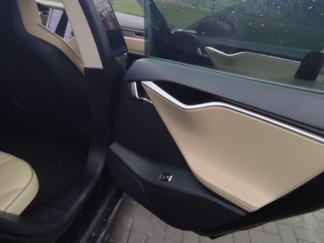 Черный Тесла Модель С, объемом двигателя 0.47 л и пробегом 200 тыс. км за 11699 $, фото 6 на Automoto.ua