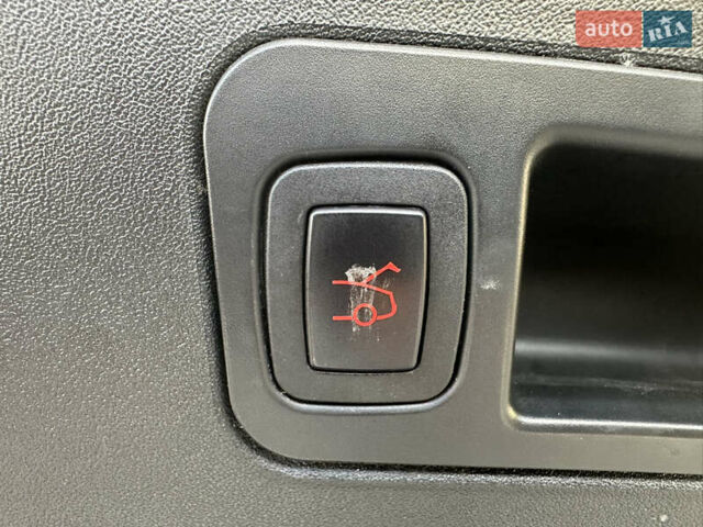 Черный Тесла Модель С, объемом двигателя 0 л и пробегом 239 тыс. км за 14500 $, фото 29 на Automoto.ua