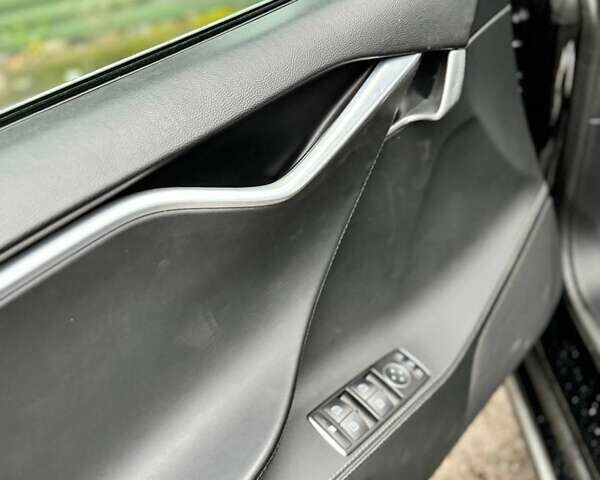 Чорний Тесла Модель С, об'ємом двигуна 0 л та пробігом 200 тис. км за 10900 $, фото 7 на Automoto.ua