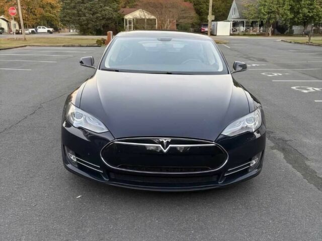 Черный Тесла Модель С, объемом двигателя 0 л и пробегом 83 тыс. км за 4000 $, фото 1 на Automoto.ua