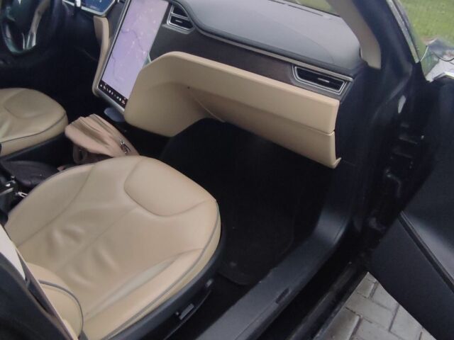 Черный Тесла Модель С, объемом двигателя 0.47 л и пробегом 200 тыс. км за 11699 $, фото 3 на Automoto.ua