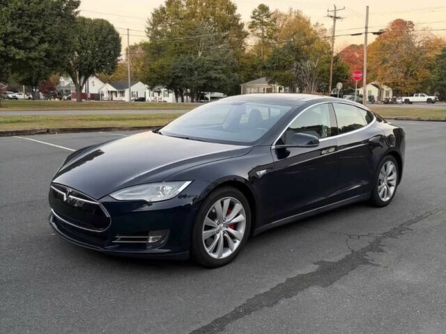 Черный Тесла Модель С, объемом двигателя 0 л и пробегом 83 тыс. км за 4000 $, фото 2 на Automoto.ua