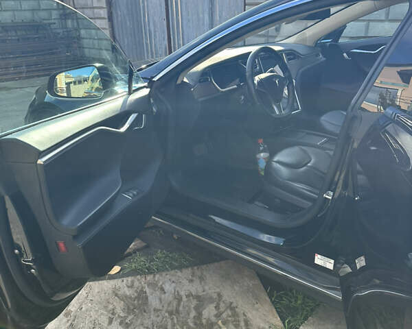 Черный Тесла Модель С, объемом двигателя 0 л и пробегом 103 тыс. км за 17500 $, фото 7 на Automoto.ua