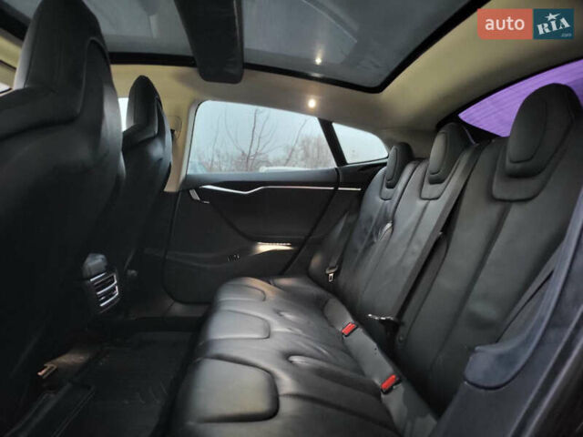 Чорний Тесла Модель С, об'ємом двигуна 0 л та пробігом 120 тис. км за 13900 $, фото 13 на Automoto.ua