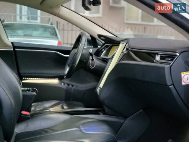Чорний Тесла Модель С, об'ємом двигуна 0 л та пробігом 120 тис. км за 13900 $, фото 11 на Automoto.ua