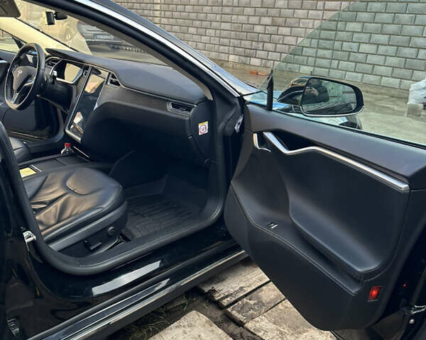 Черный Тесла Модель С, объемом двигателя 0 л и пробегом 103 тыс. км за 17500 $, фото 12 на Automoto.ua