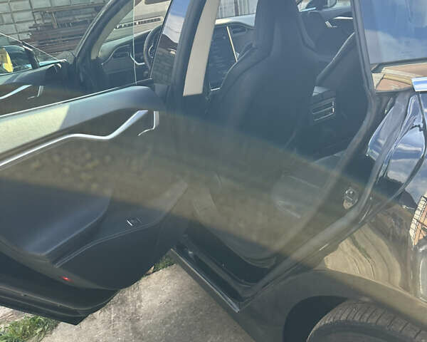 Черный Тесла Модель С, объемом двигателя 0 л и пробегом 103 тыс. км за 17500 $, фото 8 на Automoto.ua