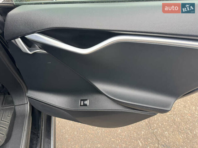 Тесла Модель С 2014 в Одессе на Automoto.ua Черный Тесла Модель С, объемом двигателя 0 л и пробегом 205 тыс. км за 14000 $, фото 15 на Automoto.ua