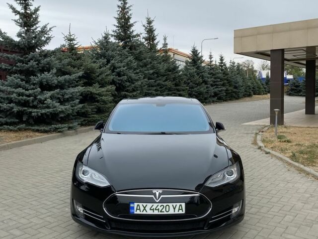 Черный Тесла Модель С, объемом двигателя 0 л и пробегом 218 тыс. км за 15000 $, фото 1 на Automoto.ua