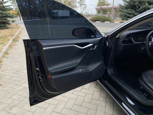 Черный Тесла Модель С, объемом двигателя 0 л и пробегом 218 тыс. км за 15000 $, фото 19 на Automoto.ua