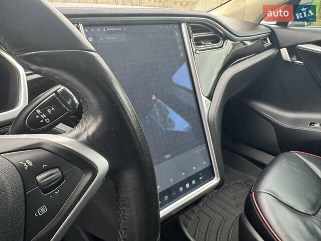 Тесла Модель С 2014 в Одессе на Automoto.ua Черный Тесла Модель С, объемом двигателя 0 л и пробегом 205 тыс. км за 14000 $, фото 10 на Automoto.ua