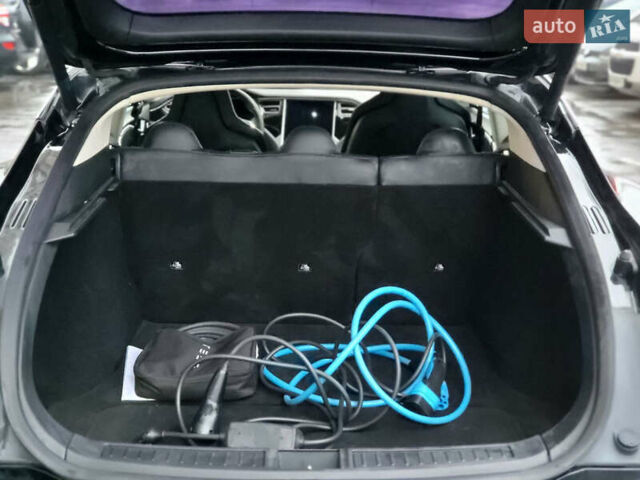 Чорний Тесла Модель С, об'ємом двигуна 0 л та пробігом 120 тис. км за 13900 $, фото 15 на Automoto.ua