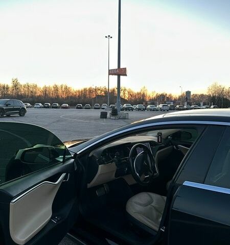 Черный Тесла Модель С, объемом двигателя 0 л и пробегом 240 тыс. км за 15000 $, фото 13 на Automoto.ua