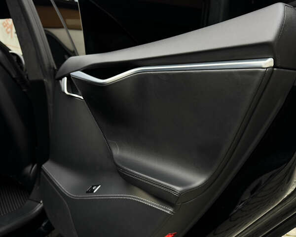 Чорний Тесла Модель С, об'ємом двигуна 0 л та пробігом 60 тис. км за 15500 $, фото 35 на Automoto.ua