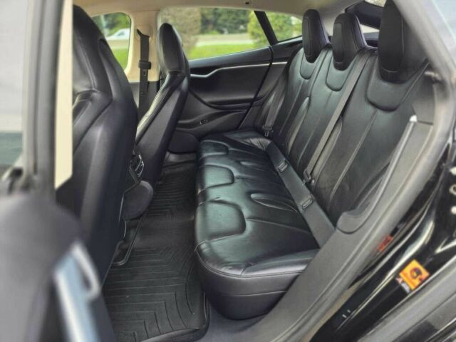 Черный Тесла Модель С, объемом двигателя 0 л и пробегом 75 тыс. км за 16300 $, фото 11 на Automoto.ua