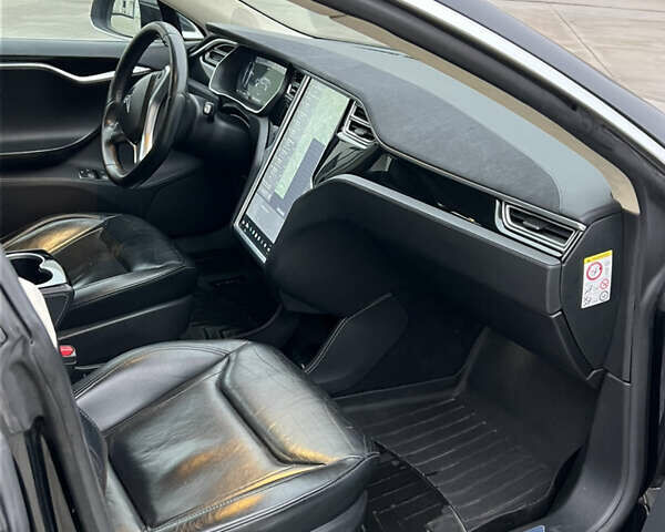 Черный Тесла Модель С, объемом двигателя 0 л и пробегом 305 тыс. км за 9500 $, фото 31 на Automoto.ua