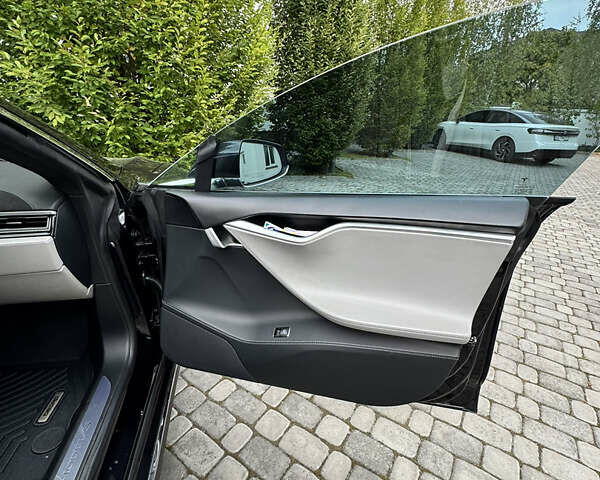 Черный Тесла Модель С, объемом двигателя 0 л и пробегом 222 тыс. км за 19900 $, фото 31 на Automoto.ua