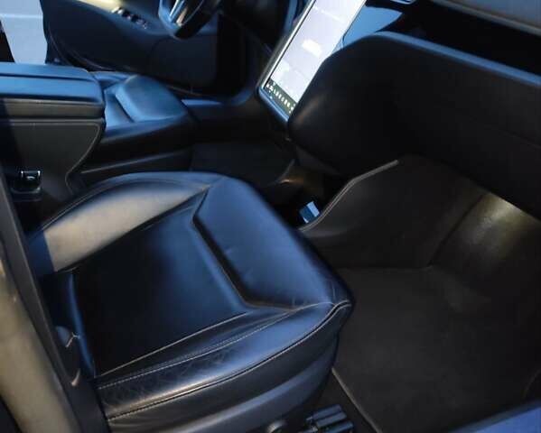 Черный Тесла Модель С, объемом двигателя 0 л и пробегом 115 тыс. км за 17998 $, фото 24 на Automoto.ua