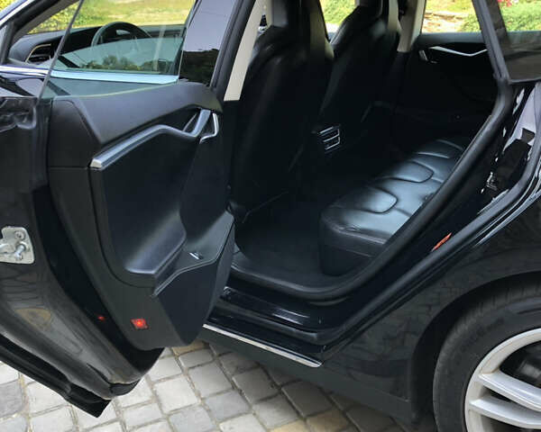 Черный Тесла Модель С, объемом двигателя 0 л и пробегом 180 тыс. км за 14200 $, фото 6 на Automoto.ua