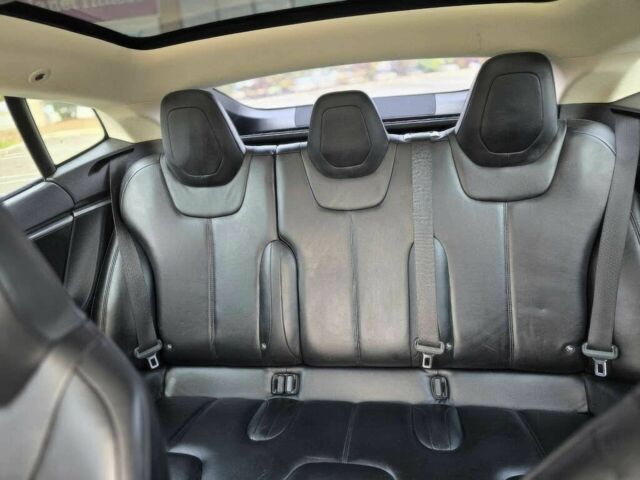 Черный Тесла Модель С, объемом двигателя 0 л и пробегом 75 тыс. км за 16300 $, фото 12 на Automoto.ua