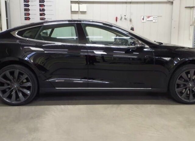 Чорний Тесла Модель С, об'ємом двигуна 0 л та пробігом 61 тис. км за 13800 $, фото 3 на Automoto.ua