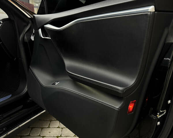 Чорний Тесла Модель С, об'ємом двигуна 0 л та пробігом 60 тис. км за 15500 $, фото 38 на Automoto.ua