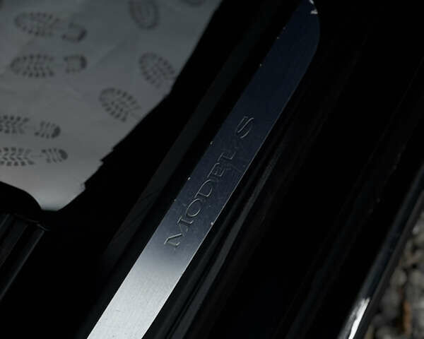 Черный Тесла Модель С, объемом двигателя 0 л и пробегом 182 тыс. км за 15400 $, фото 17 на Automoto.ua