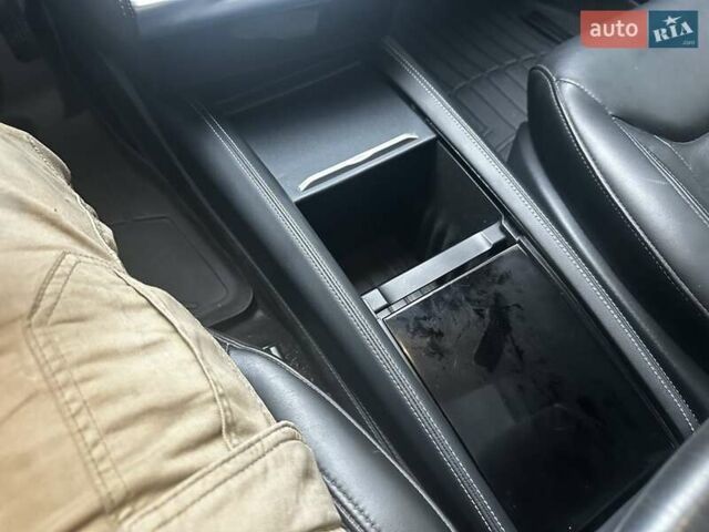 Черный Тесла Модель С, объемом двигателя 0 л и пробегом 34 тыс. км за 25900 $, фото 12 на Automoto.ua