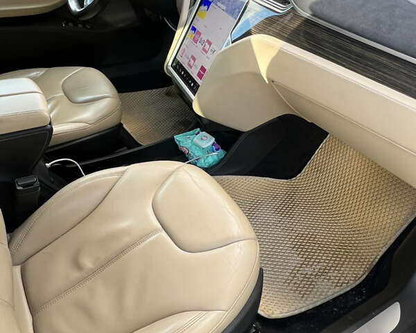 Черный Тесла Модель С, объемом двигателя 0 л и пробегом 115 тыс. км за 16200 $, фото 10 на Automoto.ua