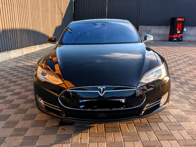 Черный Тесла Модель С, объемом двигателя 0.31 л и пробегом 176 тыс. км за 11900 $, фото 5 на Automoto.ua