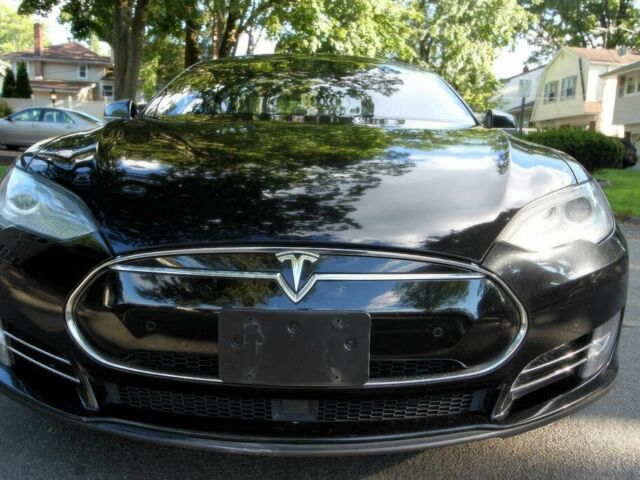 Тесла Модель С 2016 у Львові на Automoto.ua Чорний Тесла Модель С, об'ємом двигуна 0 л та пробігом 77 тис. км за 13400 $, фото 1 на Automoto.ua