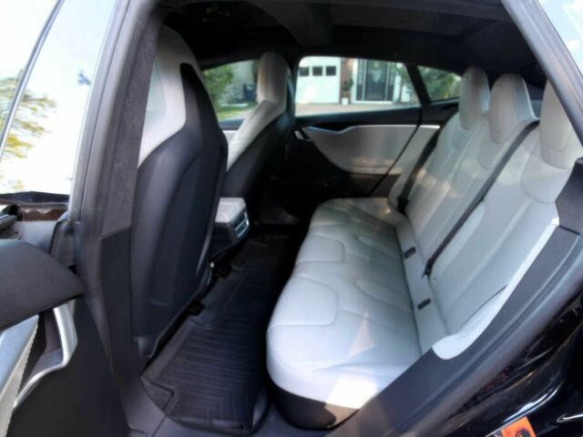 Тесла Модель С 2016 у Львові на Automoto.ua Чорний Тесла Модель С, об'ємом двигуна 0 л та пробігом 77 тис. км за 13400 $, фото 10 на Automoto.ua