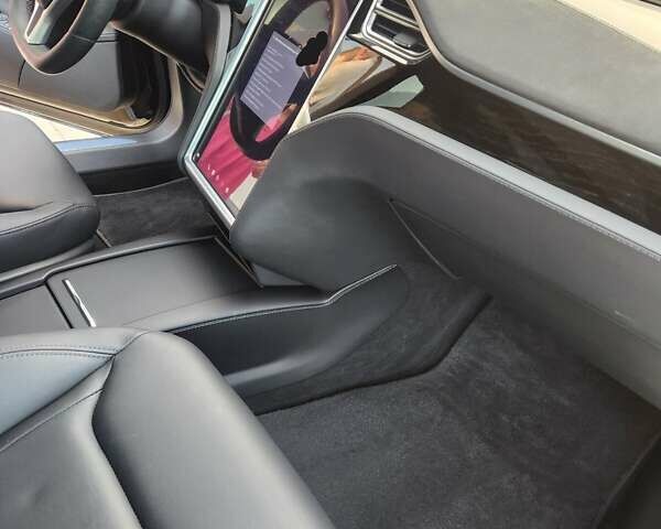 Черный Тесла Модель С, объемом двигателя 0 л и пробегом 61 тыс. км за 18900 $, фото 8 на Automoto.ua