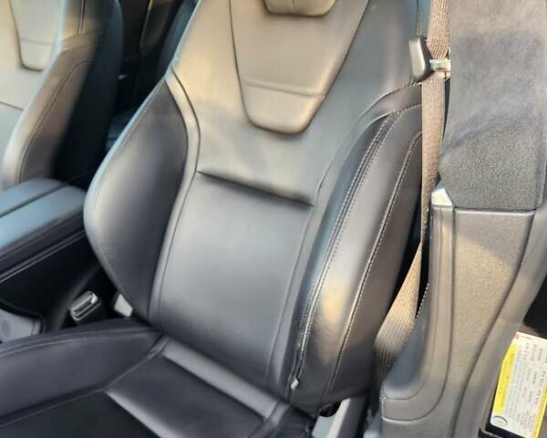 Черный Тесла Модель С, объемом двигателя 0 л и пробегом 61 тыс. км за 18900 $, фото 10 на Automoto.ua