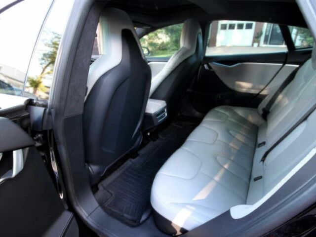 Тесла Модель С 2016 у Львові на Automoto.ua Чорний Тесла Модель С, об'ємом двигуна 0 л та пробігом 77 тис. км за 13400 $, фото 9 на Automoto.ua