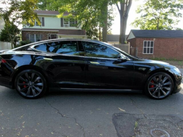 Тесла Модель С 2016 у Львові на Automoto.ua Чорний Тесла Модель С, об'ємом двигуна 0 л та пробігом 77 тис. км за 13400 $, фото 3 на Automoto.ua