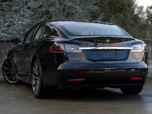 Черный Тесла Модель С, объемом двигателя 0 л и пробегом 66 тыс. км за 9800 $, фото 3 на Automoto.ua