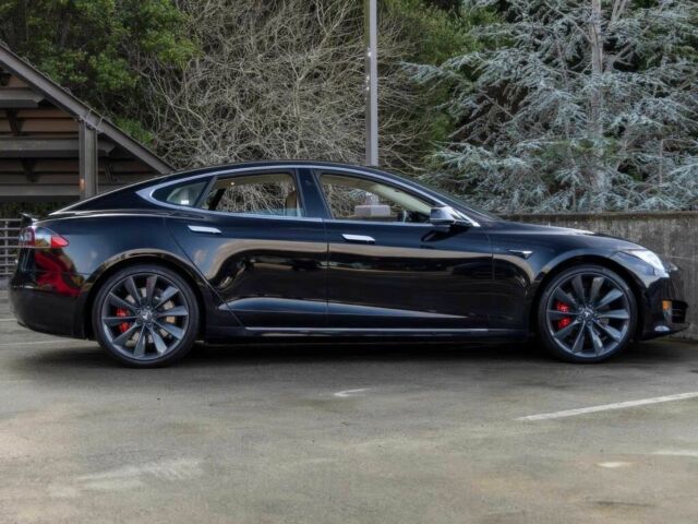 Черный Тесла Модель С, объемом двигателя 0 л и пробегом 66 тыс. км за 9800 $, фото 5 на Automoto.ua