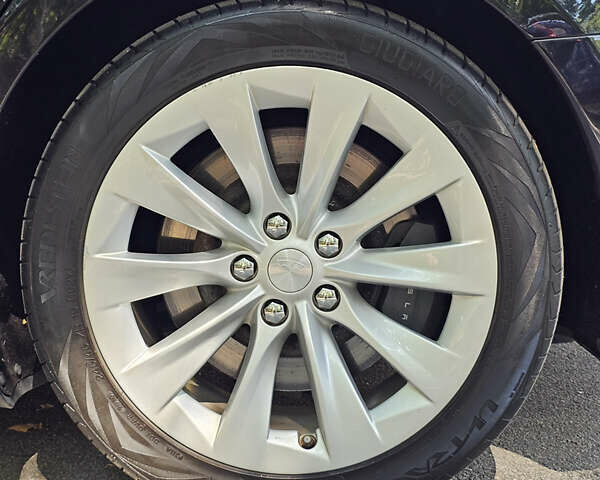 Чорний Тесла Модель С, об'ємом двигуна 0 л та пробігом 120 тис. км за 18900 $, фото 139 на Automoto.ua