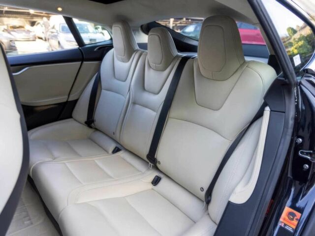 Черный Тесла Модель С, объемом двигателя 0 л и пробегом 66 тыс. км за 9800 $, фото 8 на Automoto.ua