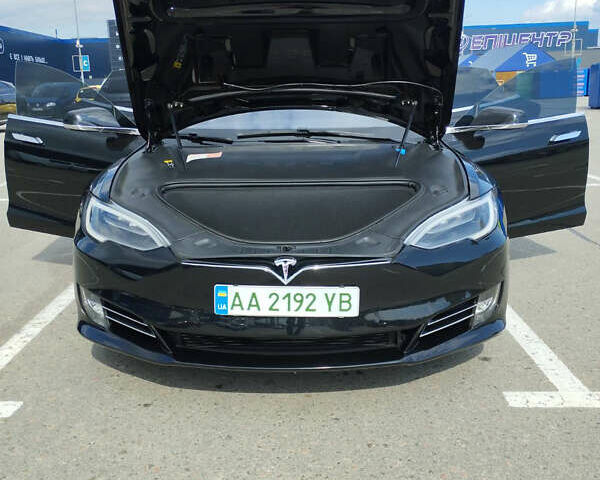 Черный Тесла Модель С, объемом двигателя 0 л и пробегом 56 тыс. км за 17500 $, фото 1 на Automoto.ua