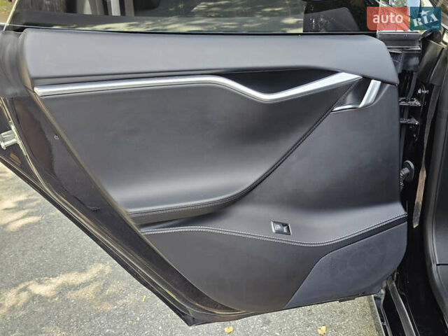 Чорний Тесла Модель С, об'ємом двигуна 0 л та пробігом 120 тис. км за 18900 $, фото 110 на Automoto.ua