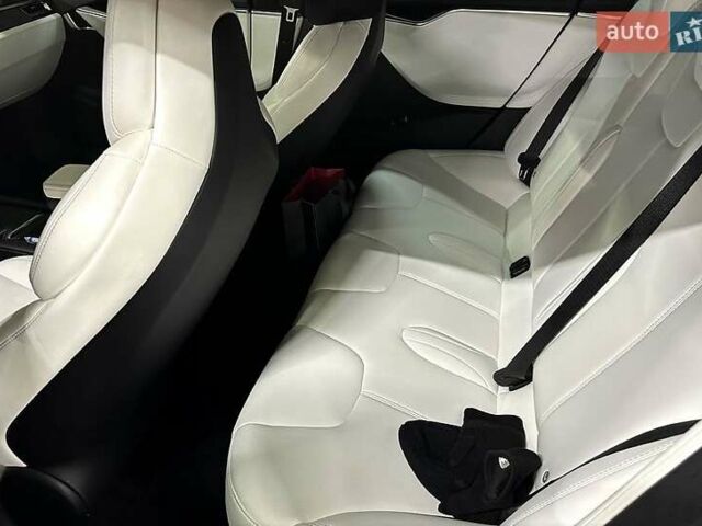 Черный Тесла Модель С, объемом двигателя 0 л и пробегом 130 тыс. км за 20500 $, фото 5 на Automoto.ua